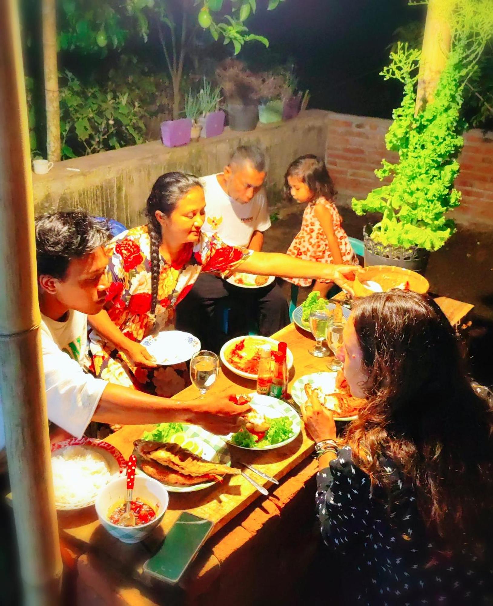 Raturinjani Homestay Selong Buitenkant foto
