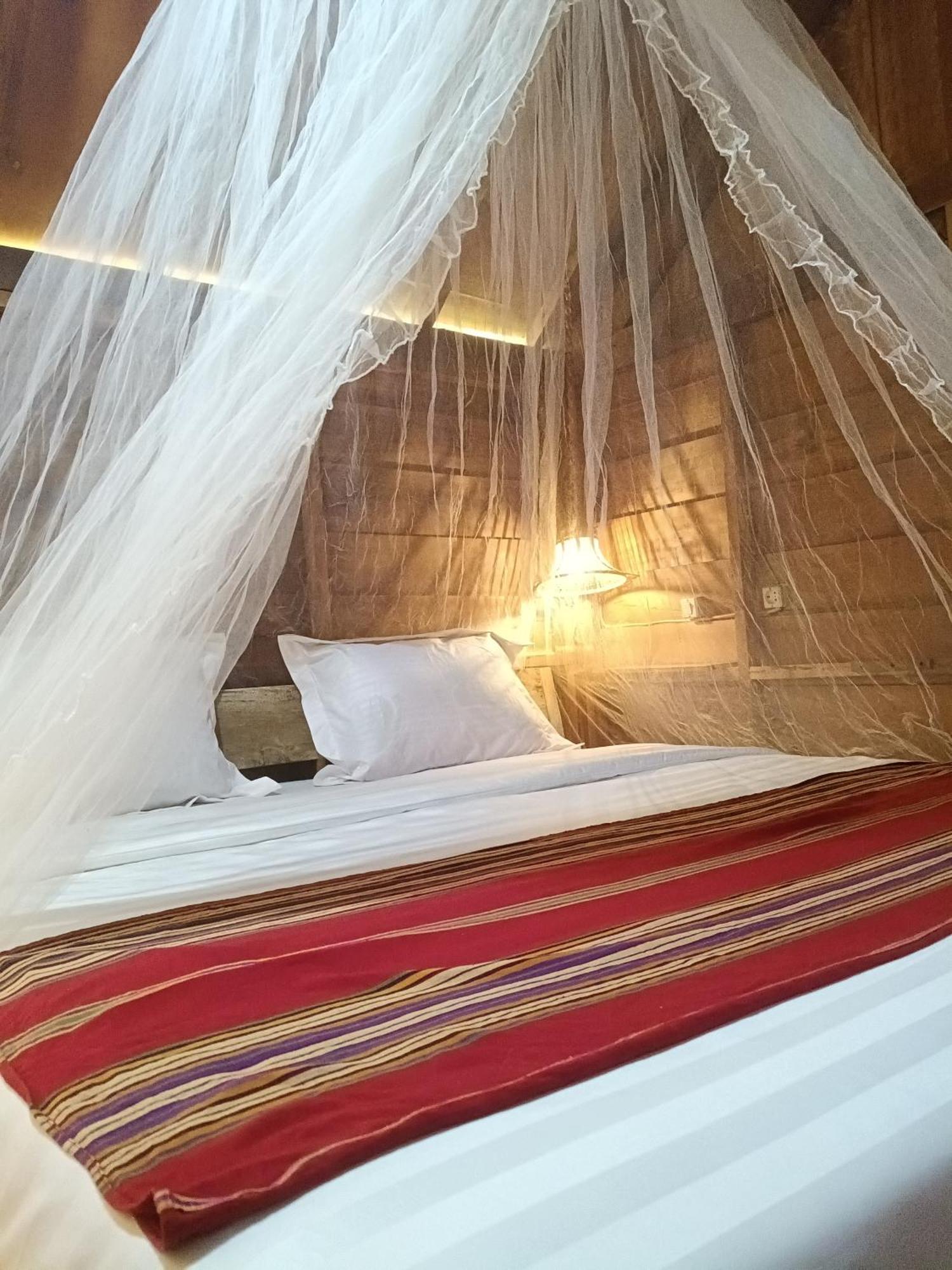 Raturinjani Homestay Selong Buitenkant foto
